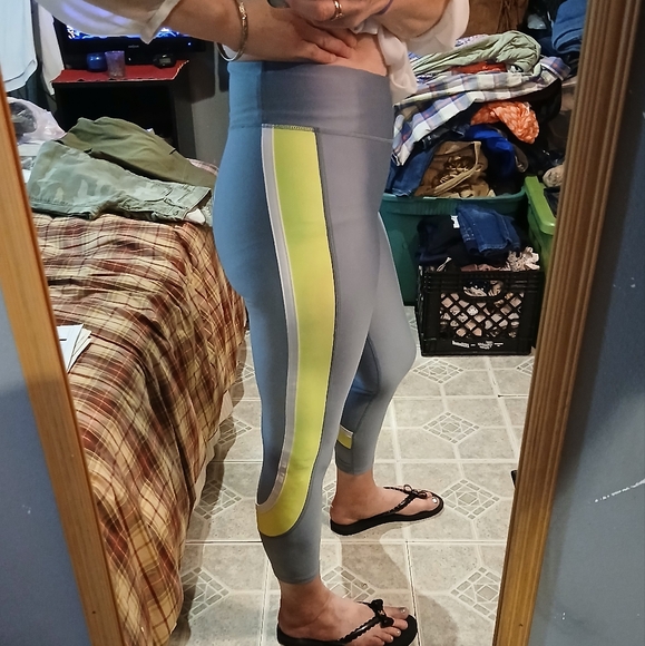 🎈Under Armour🎈BUY 1 GET 1 FREE-ALL LISTINGS🎈Heatgear Compression Leggings M - Picture 1 of 13